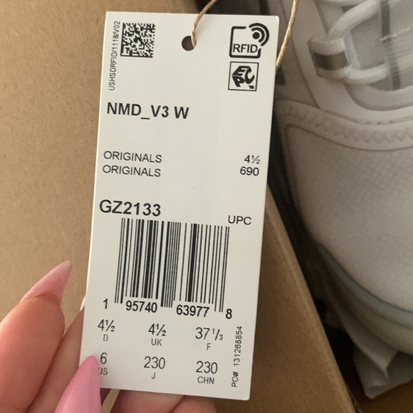 Adidas Originals Size 6 - Picture 4 of 5